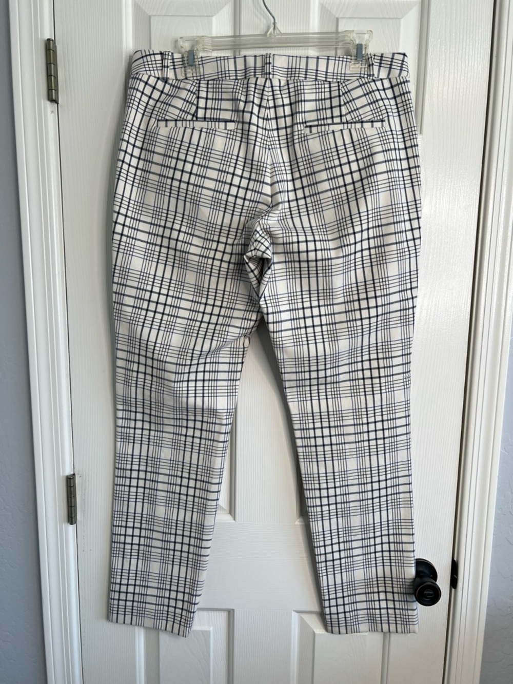 Banana Republic Sloan white black blue plaid ankle pants size 12L - Picture 2 of 10